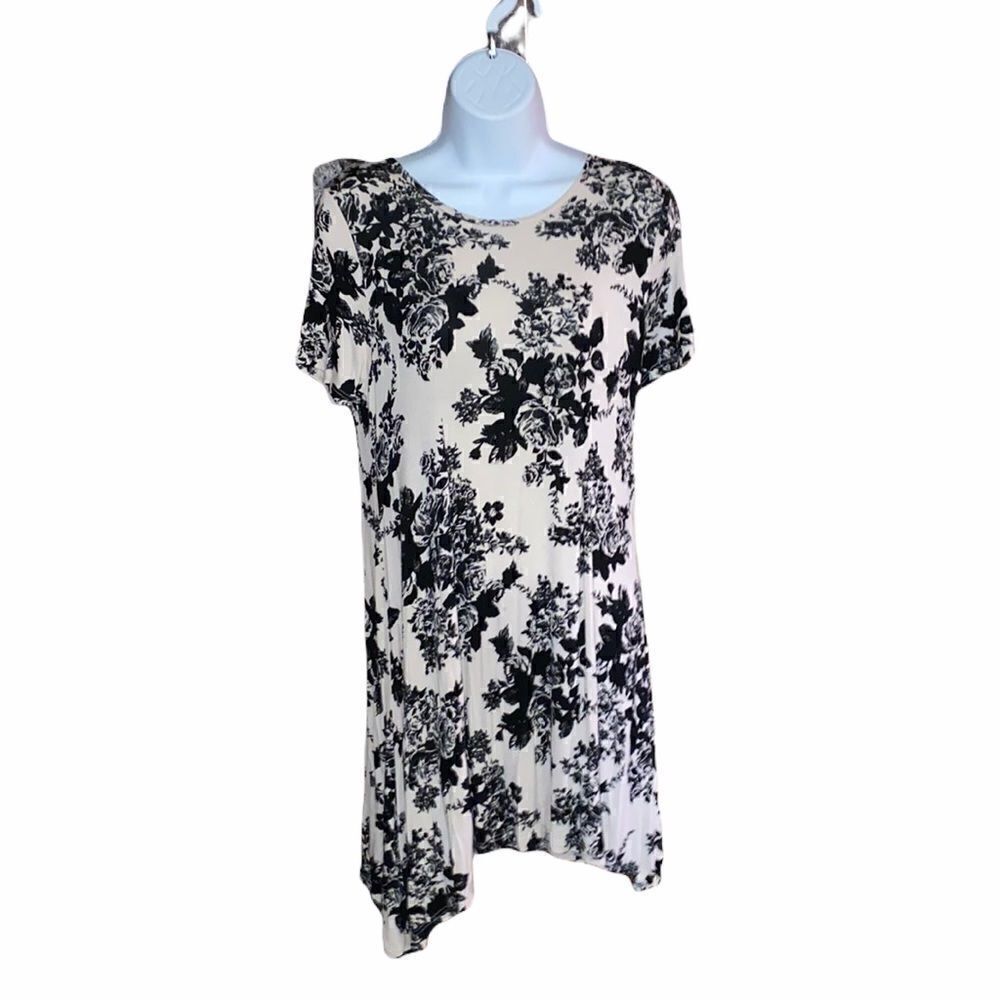Paisley Raye Black Floral Top Size S